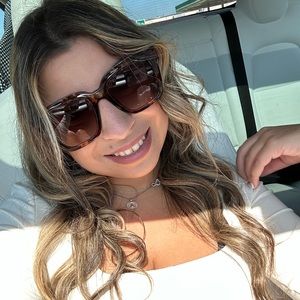 Meet your Posher, Adriana